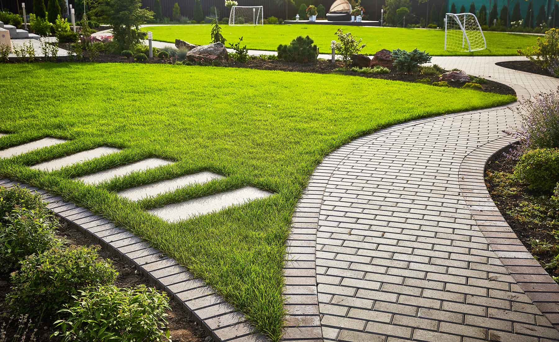 Lawn & Landscaping crew on a job