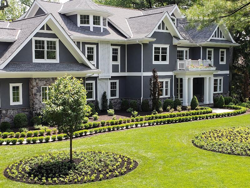 Landscaped front lawn in Boonton, New Jersey