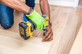 Installer setting tile