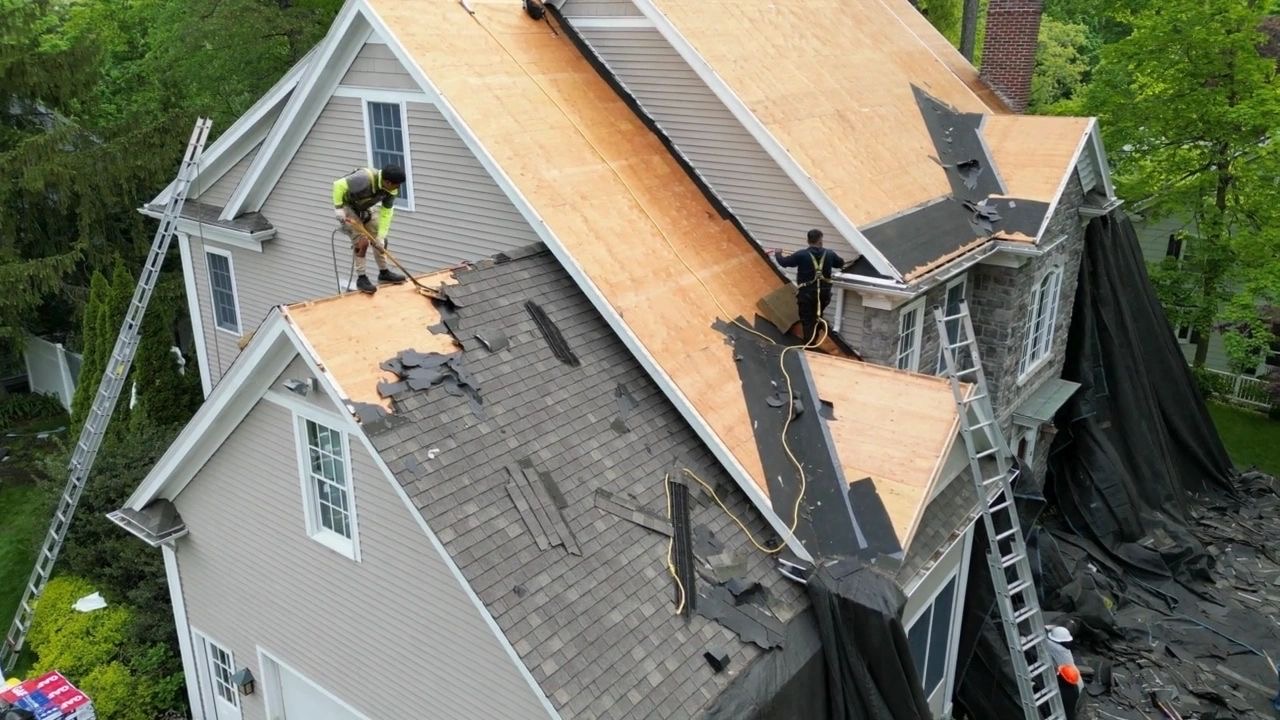 Gutter crew on a jobsite