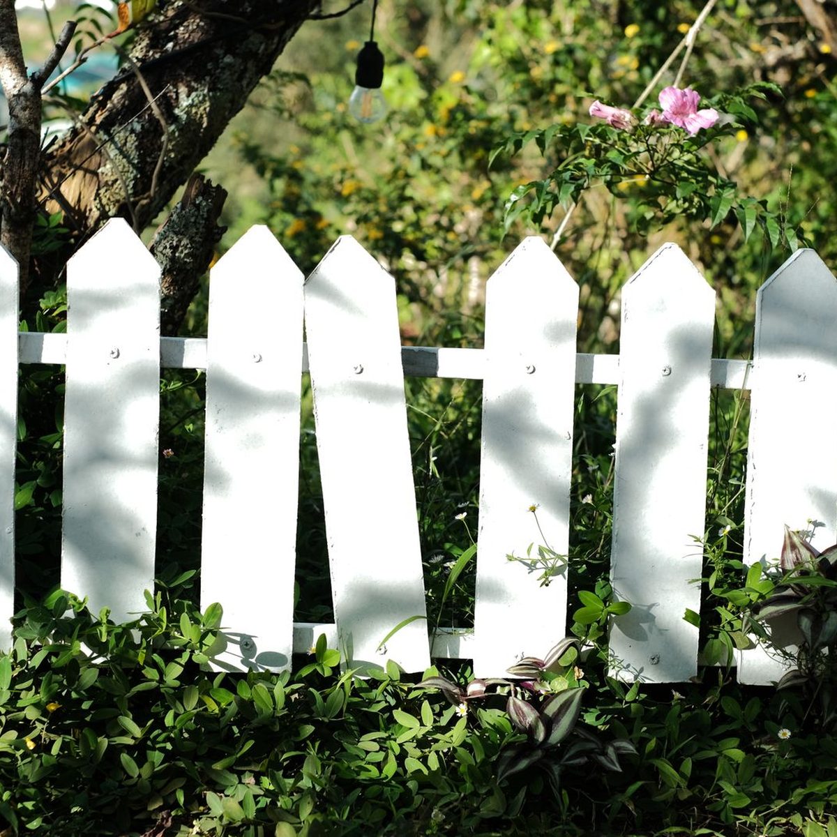 Vinyl privacy fence