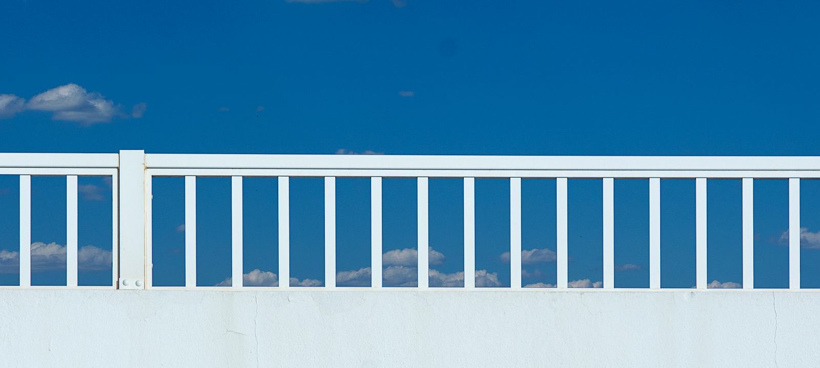 White vinyl privacy fence
